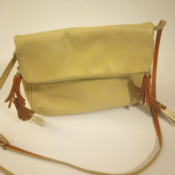 - Flip down shoulder bag with tassels - Picture 3 of 13